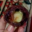 Bola ubi ungu isi gula merah dan keju mozarela