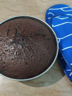 A picture of Chocolate Sponge Cake.