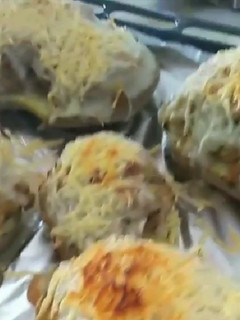 Una foto de Patatas rellenas de carne y verdura