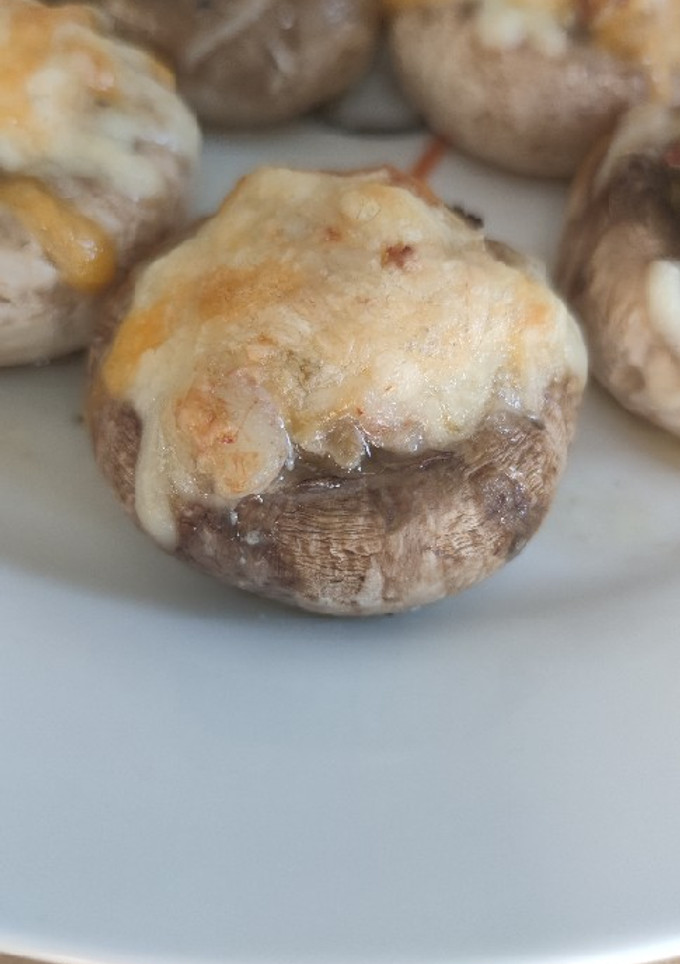 Una foto de Champiñones rellenos de gambas y queso gorgonzola