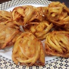 A picture of Lachha chicken pakora.