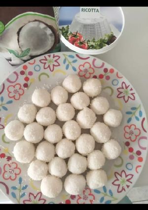 A picture of Ricotta chesse balls.