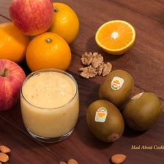 A picture of Fruit Smoothie With Dry Fruits – No Milk, No Curd Smoothie.