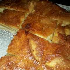 Una foto de Torta buenísima de manzana!!♡