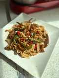 Noodles con ternera y wok de verduras picante