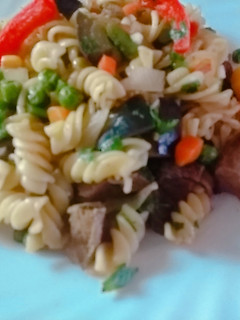 Una foto de Fideos con verduras y salsa de soja
