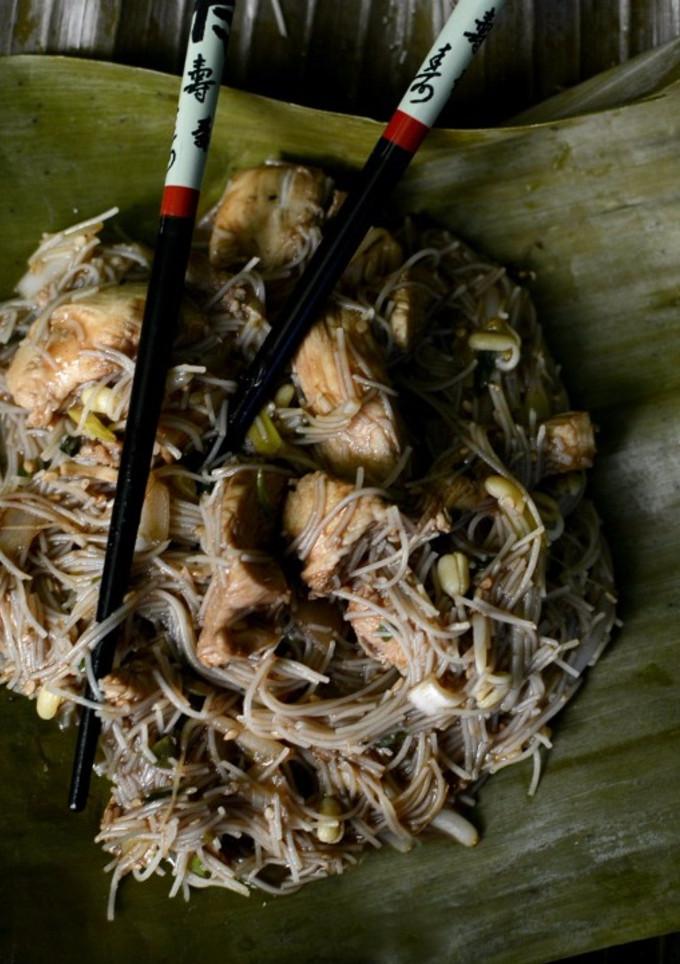 Una foto de Pad Thai de pollo