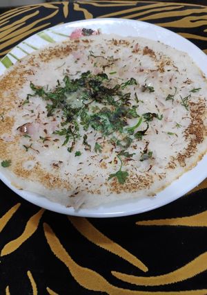 A picture of Onion uttapam.