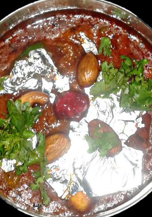 A picture of Restaurant style Kaju butter masala.