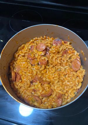 A picture of Ez cheezy sausage pasta.