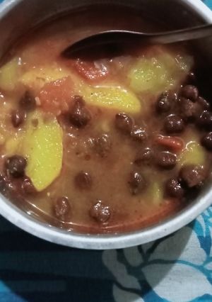 आलू और चने की सब्ज़ी (Aloo aur chane ki sabzi recipe in hindi) रेसिपी मुख्य फोटो
