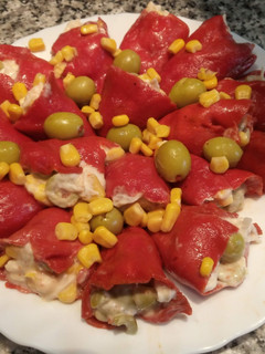 Una foto de Pimientos del piquillo rellenos de pollo