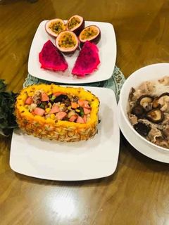 Hình của món Cơm rang quả dứa.