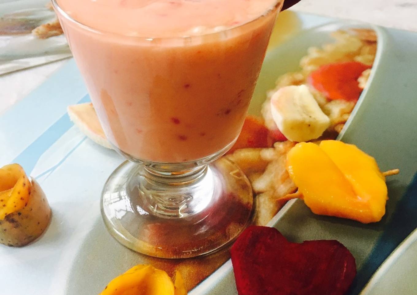 Mango, banana n beetroot smoothie