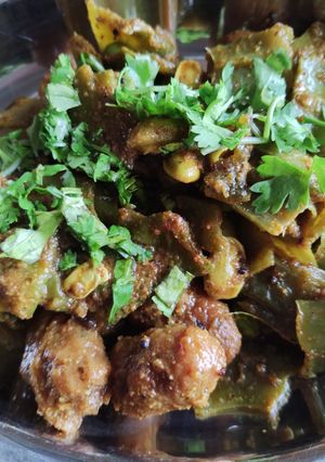 A picture of वालपापडीची भाजी (मुठीये घालून).