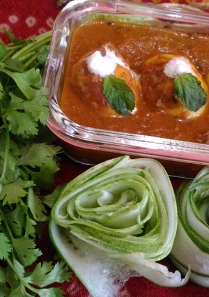 A picture of Mughlai egg curry.