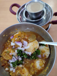 A picture of Sambar idli.