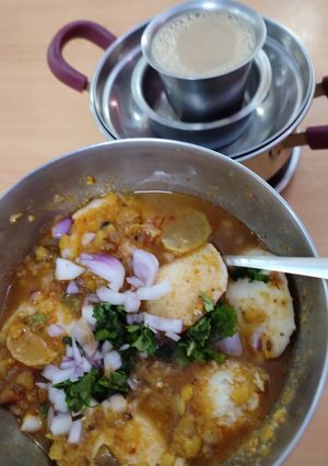 A picture of Sambar idli.