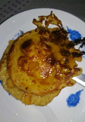 Una foto de Panquecas de piña con salsa de piña