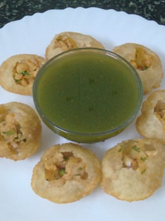 பானி பூரி (Paani poori recipe in tamil) செய்முறை முக்கிய புகைப்படம்