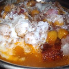 A picture of Aloo tikki chole.