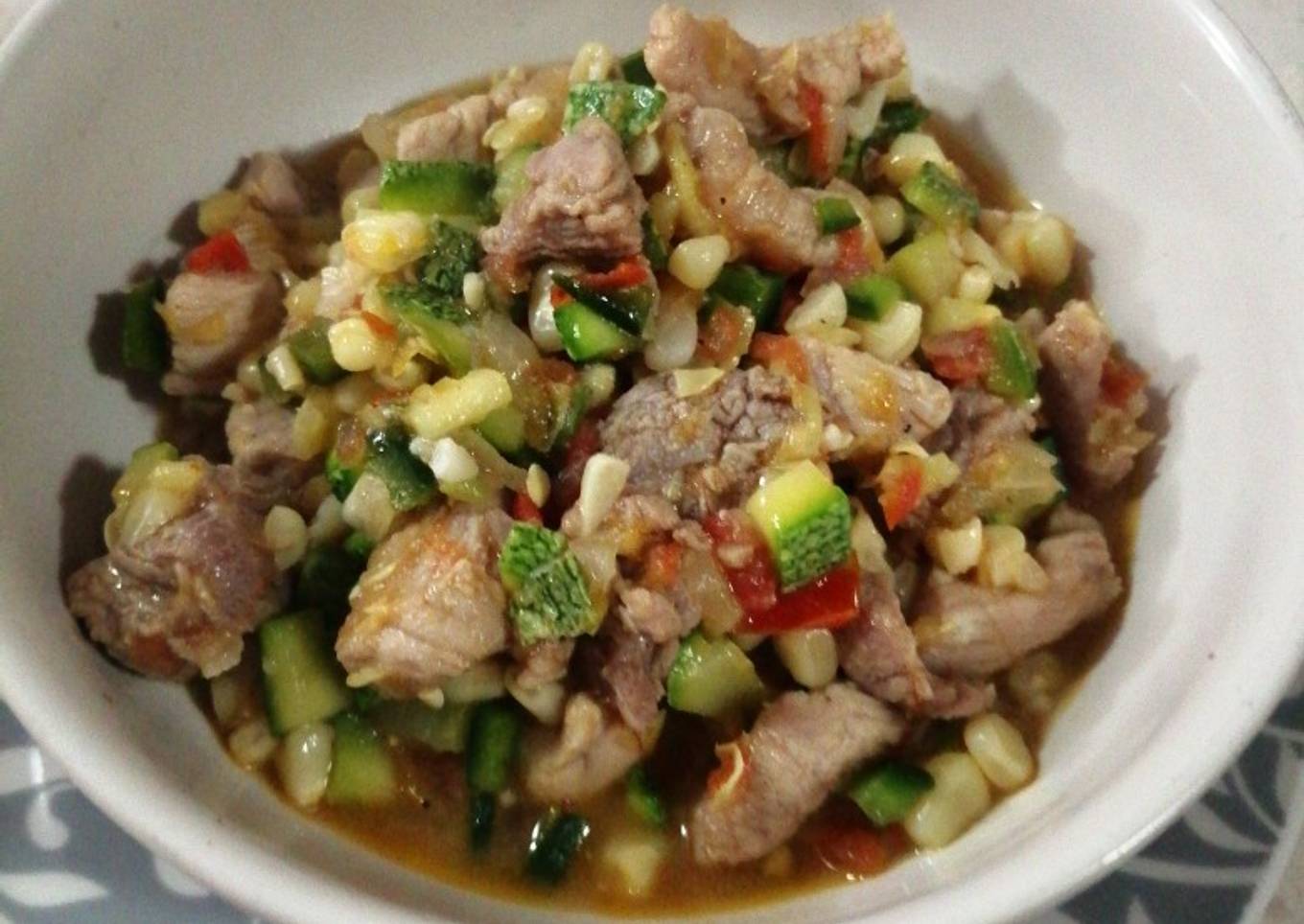 Calabacitas con elote y puerco