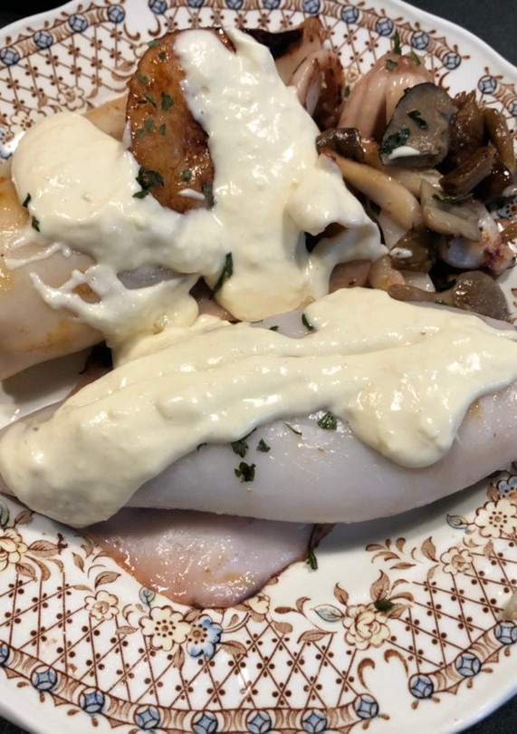 Una foto de Calamares rellenos de setas en bechamel