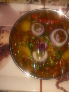 काले चने आलू और सोयाबीन की सब्जी (Kale chane aloo aur soyabean ki sabzi recipe in hindi) रेसिपी मुख्य फोटो