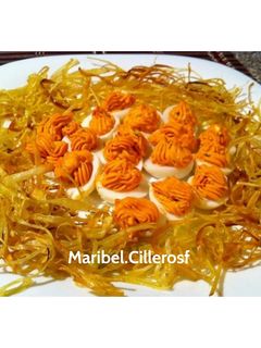 Una foto de Huevos de codorniz rellenos en su nido