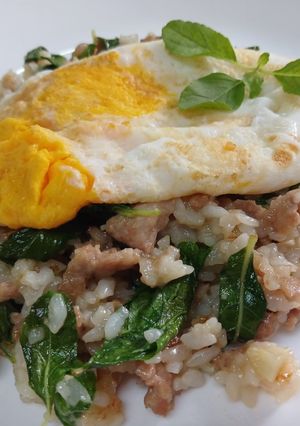 รูปของ ข้าวผัดกะเพรา&ไข่ดาว