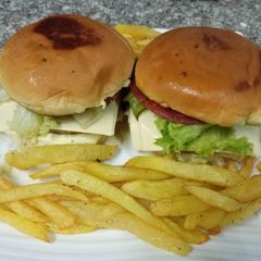 Mushroom sauce pepperoni beef burger A picture of Mushroom sauce pepperoni beef burger.
