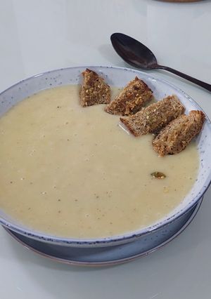 Una foto de Crema de Cebolla Vegana