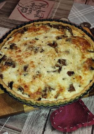 Фото Киш с курицей и грибами.