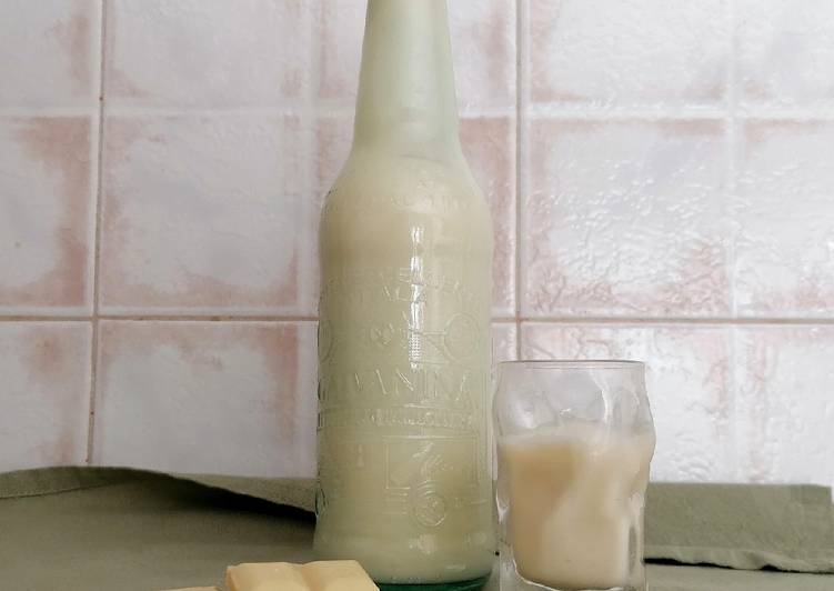 Recetta di Veloce Liquore al cioccolato bianco