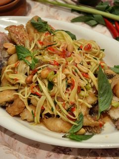 泰式炸魚伴青芒果 的食譜成品照片