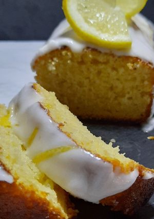 Une photo de CAKE glacé au citron