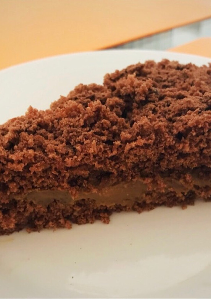 Una foto de Bizcochuelo de chocolate al microondas con dulce de leche ®