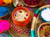 ઈન્સટન્ટ કેસર ઠંડાઈ વીથ ઠંડાઈ મસાલા (Instant Kesar Thandai With Thandai Masala Recipe In Gujarati)