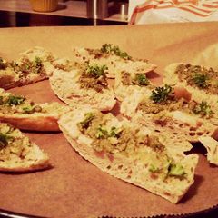 A picture of Pesto-Bread Soup Dippers.