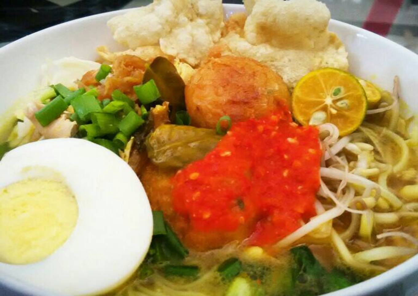 Soto ayam komplit