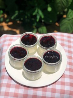 Hình của món Pana cotta việt quất.