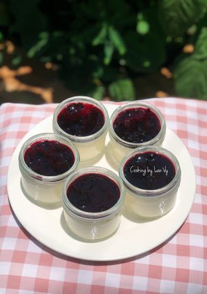 Hình của món Pana cotta việt quất.
