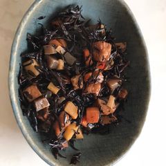A picture of Hijiki- Japanese seaweed dish.