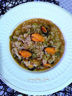 Una foto de Arroz caldoso de mejillones salvajes y judías verdes