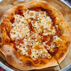A picture of Pizza margarita.