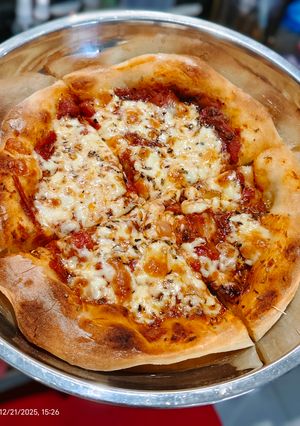 A picture of Pizza margarita.