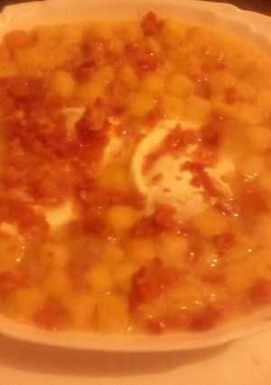 Foto principal de Sopa de cocido con picatostes, huevo escalfado y jamón