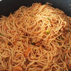A picture of Spaghetti with vegetables.
