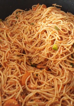 A picture of Spaghetti with vegetables.