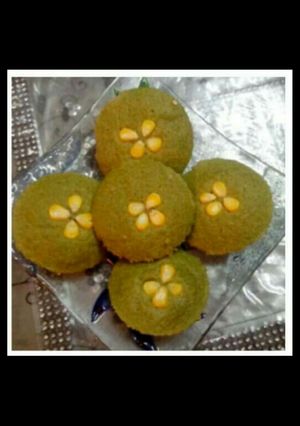 A picture of Rawa palak corn idli.